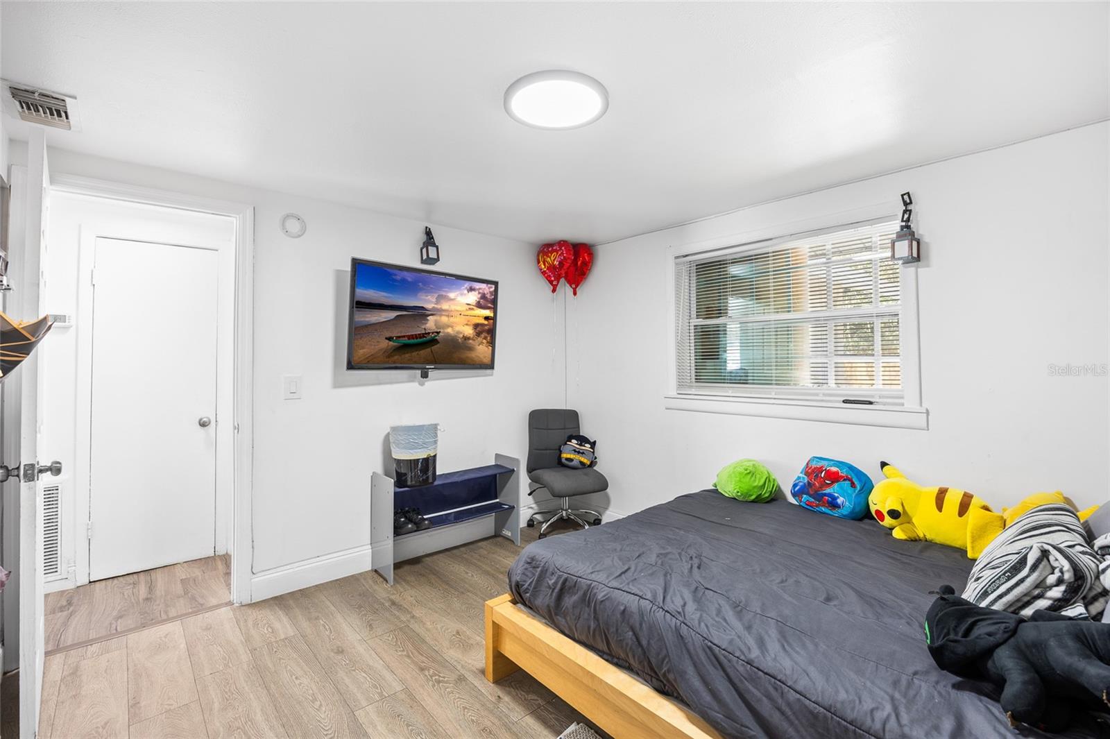 CAYMAN PARK - Residential Income