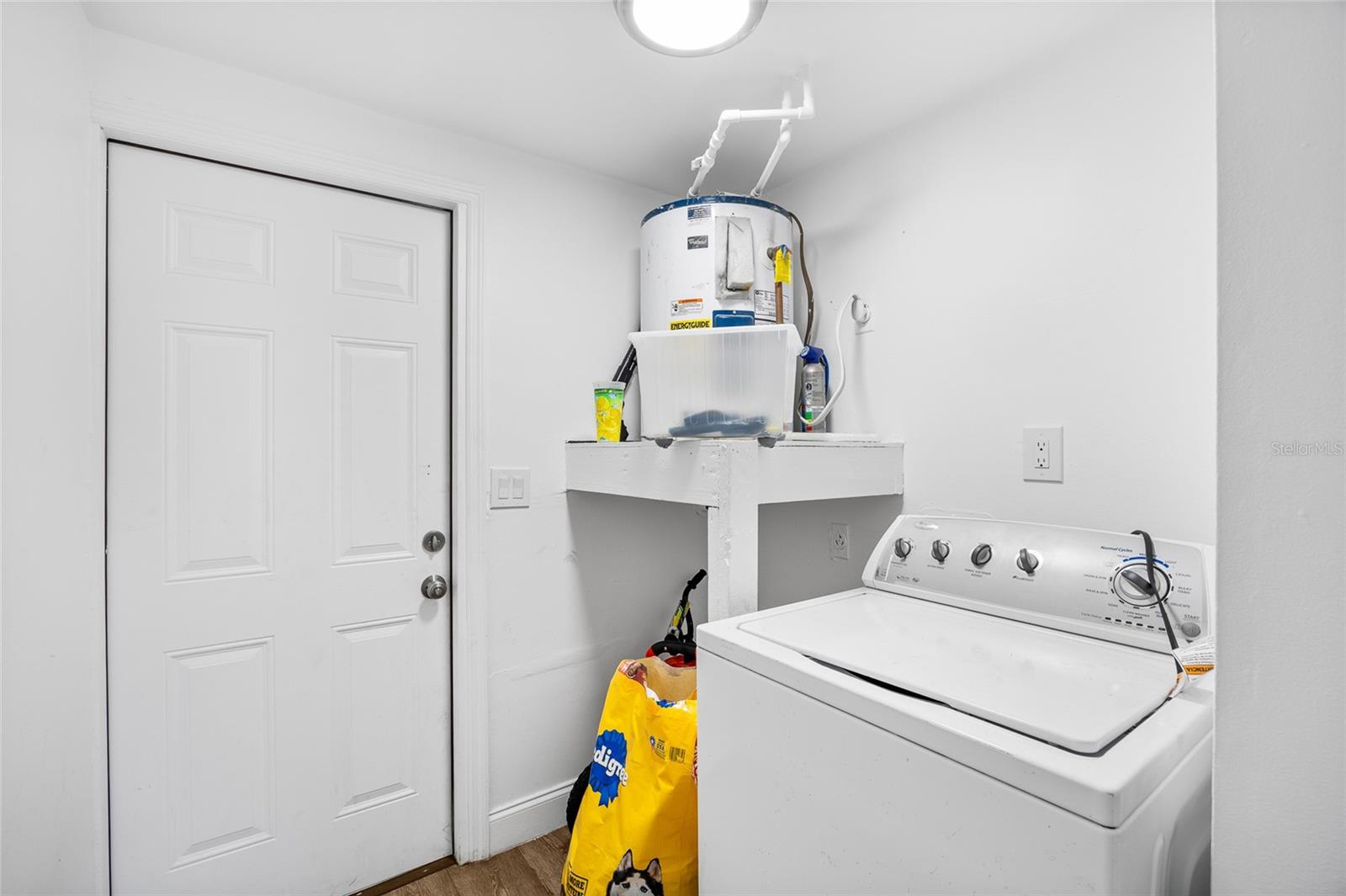 CAYMAN PARK - Residential Income