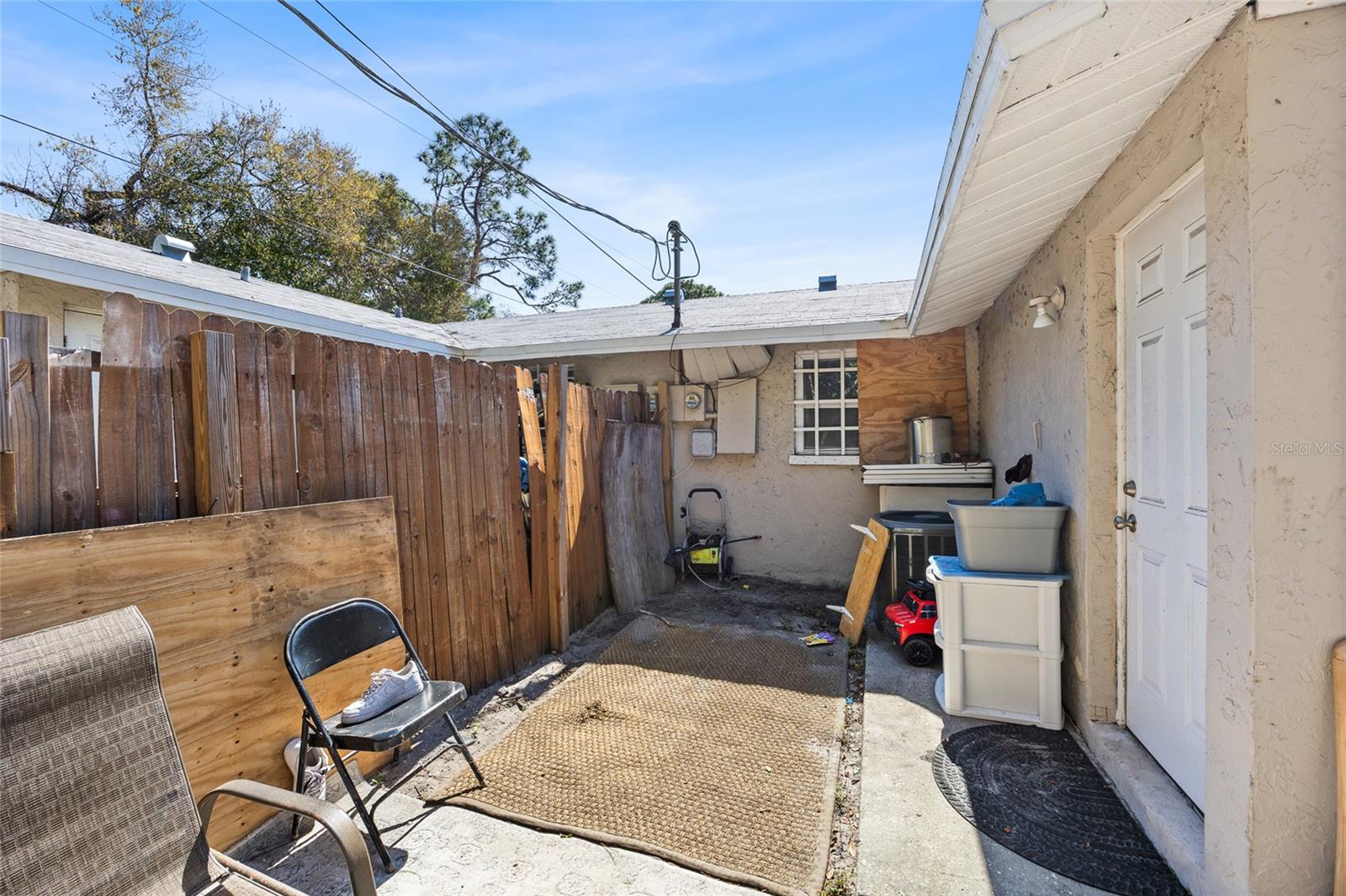 CAYMAN PARK - Residential Income