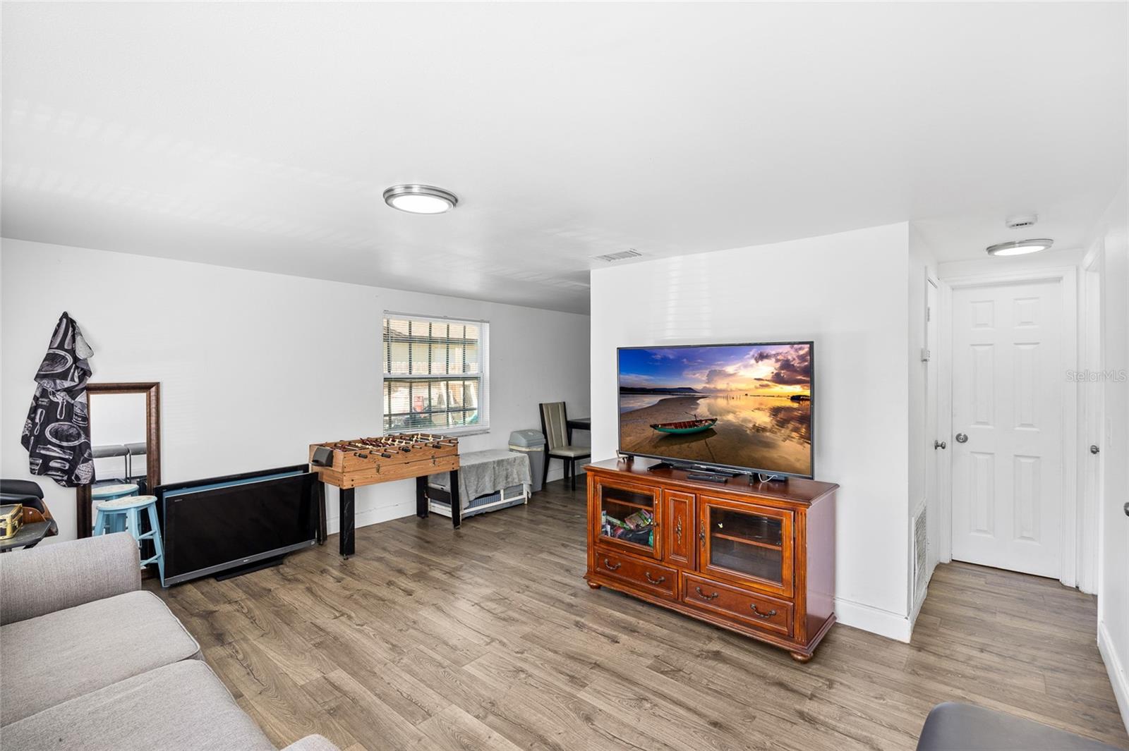 CAYMAN PARK - Residential Income