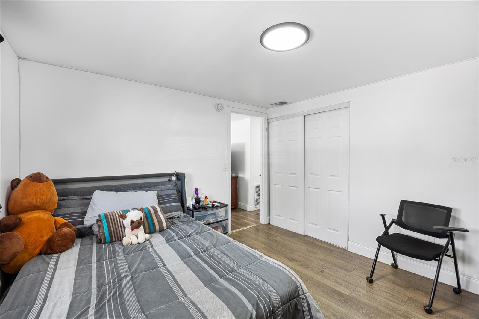 CAYMAN PARK - Residential Income