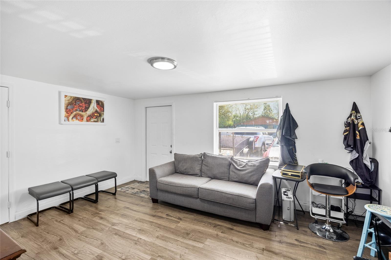 CAYMAN PARK - Residential Income