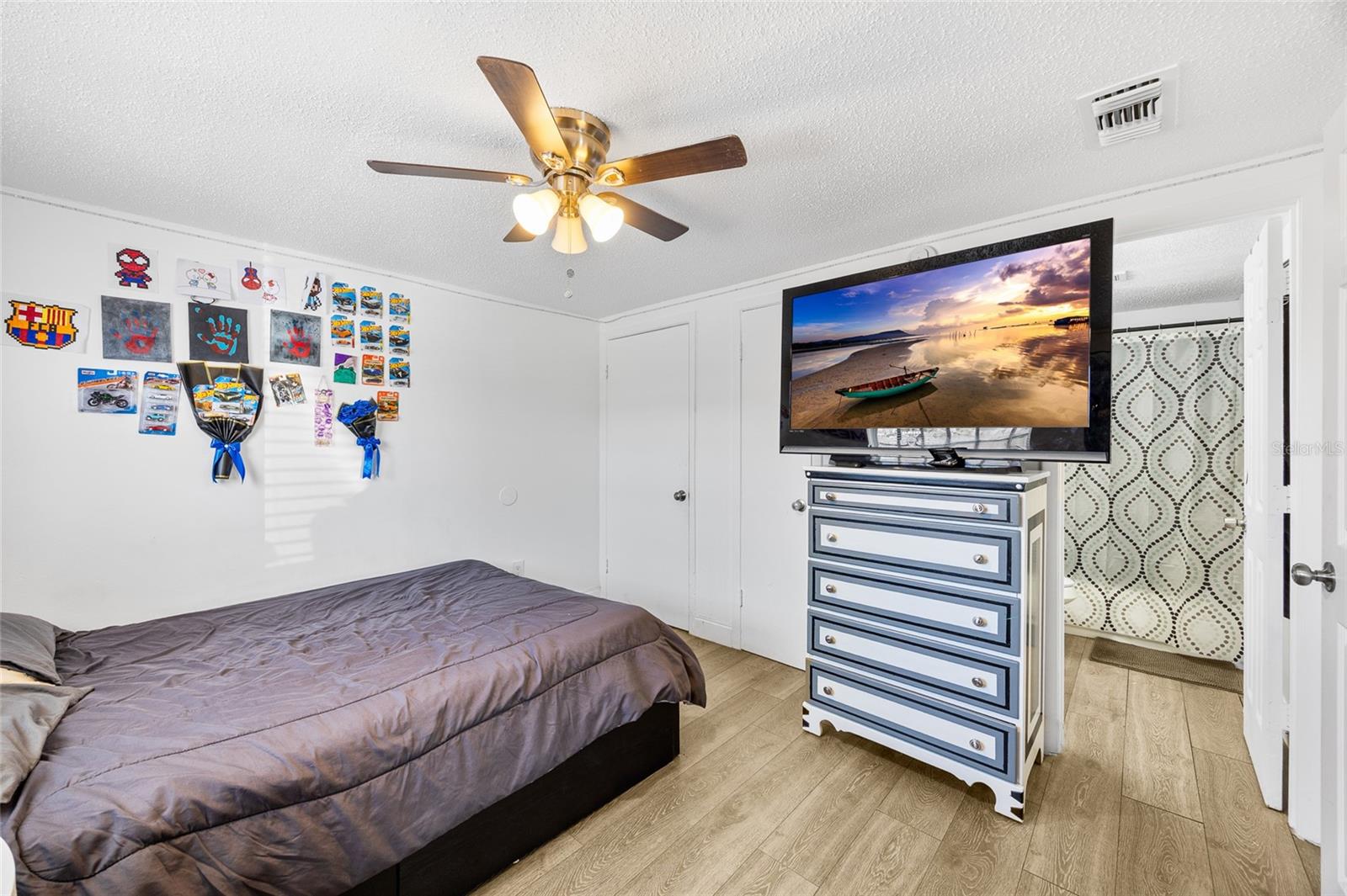 CAYMAN PARK - Residential Income