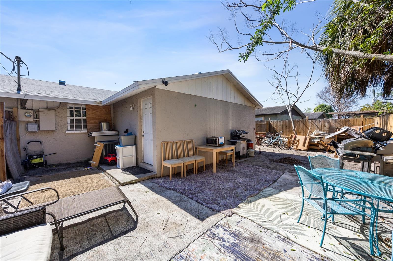 CAYMAN PARK - Residential Income