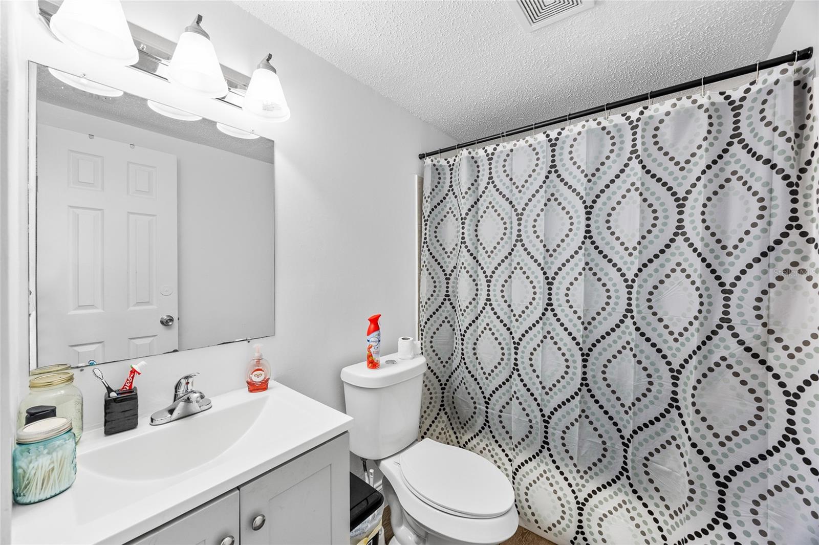 CAYMAN PARK - Residential Income