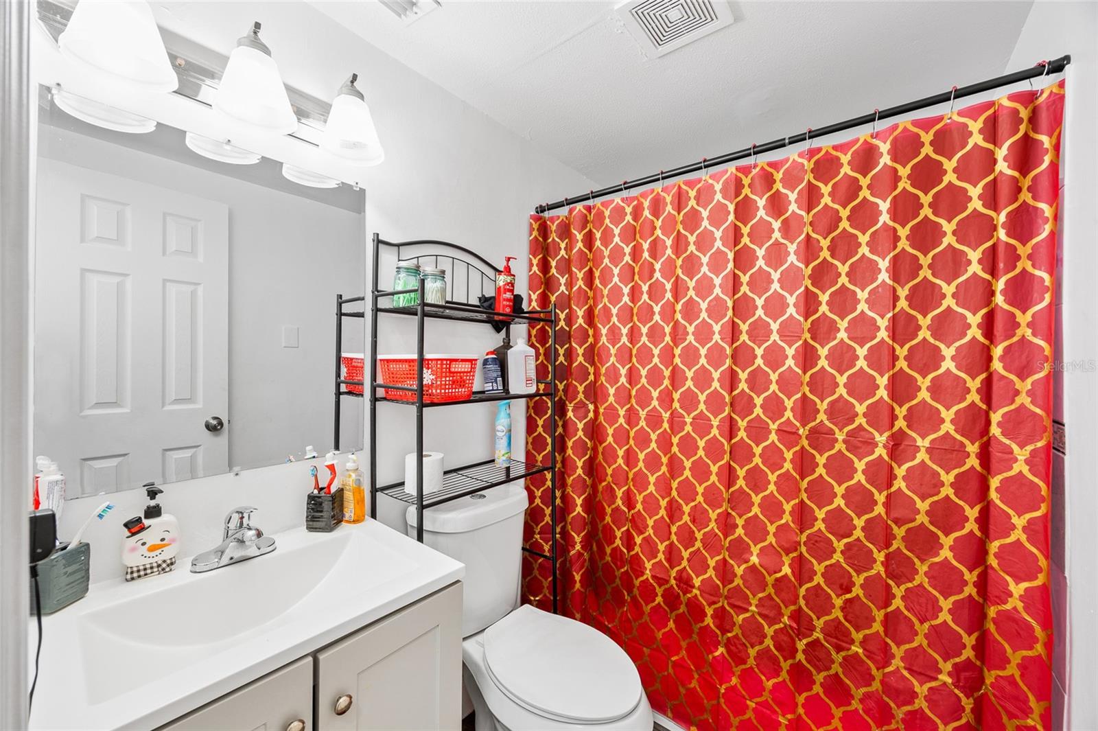 CAYMAN PARK - Residential Income