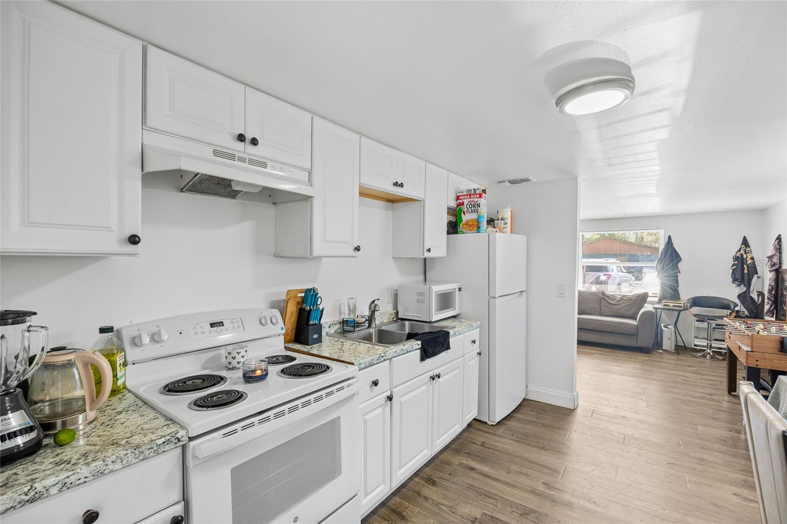 CAYMAN PARK - Residential Income