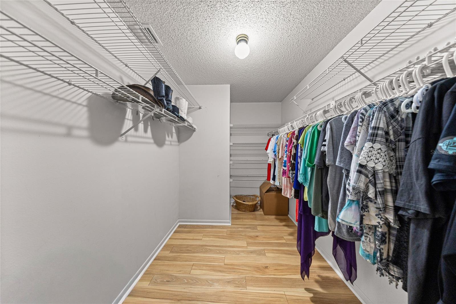 CIRCLE SQUARE WOODS - Residential