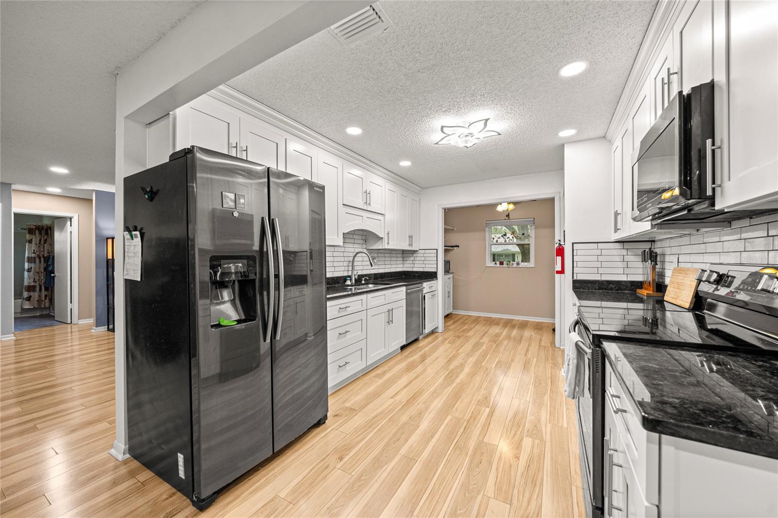 CIRCLE SQUARE WOODS - Residential