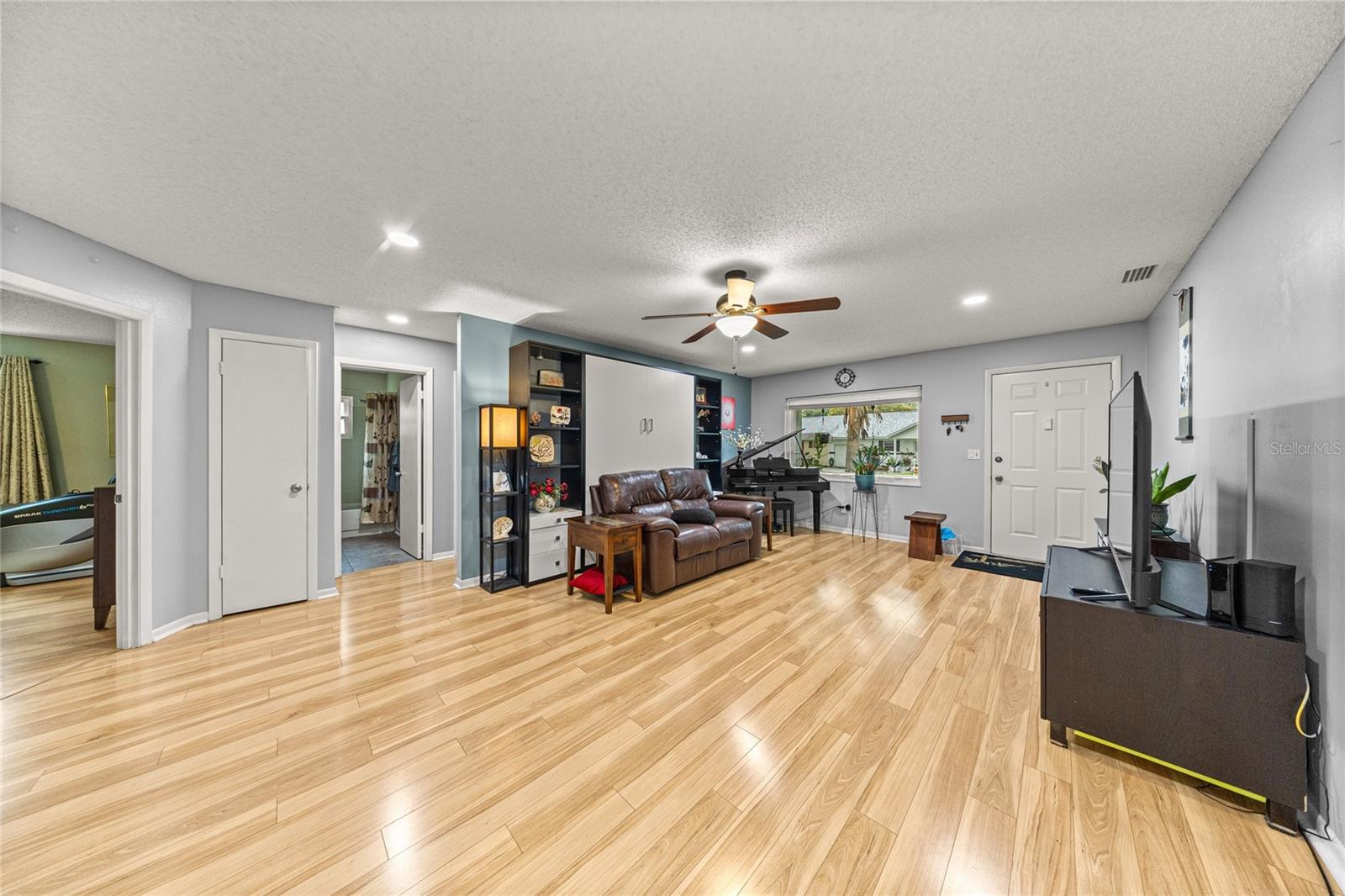 CIRCLE SQUARE WOODS - Residential