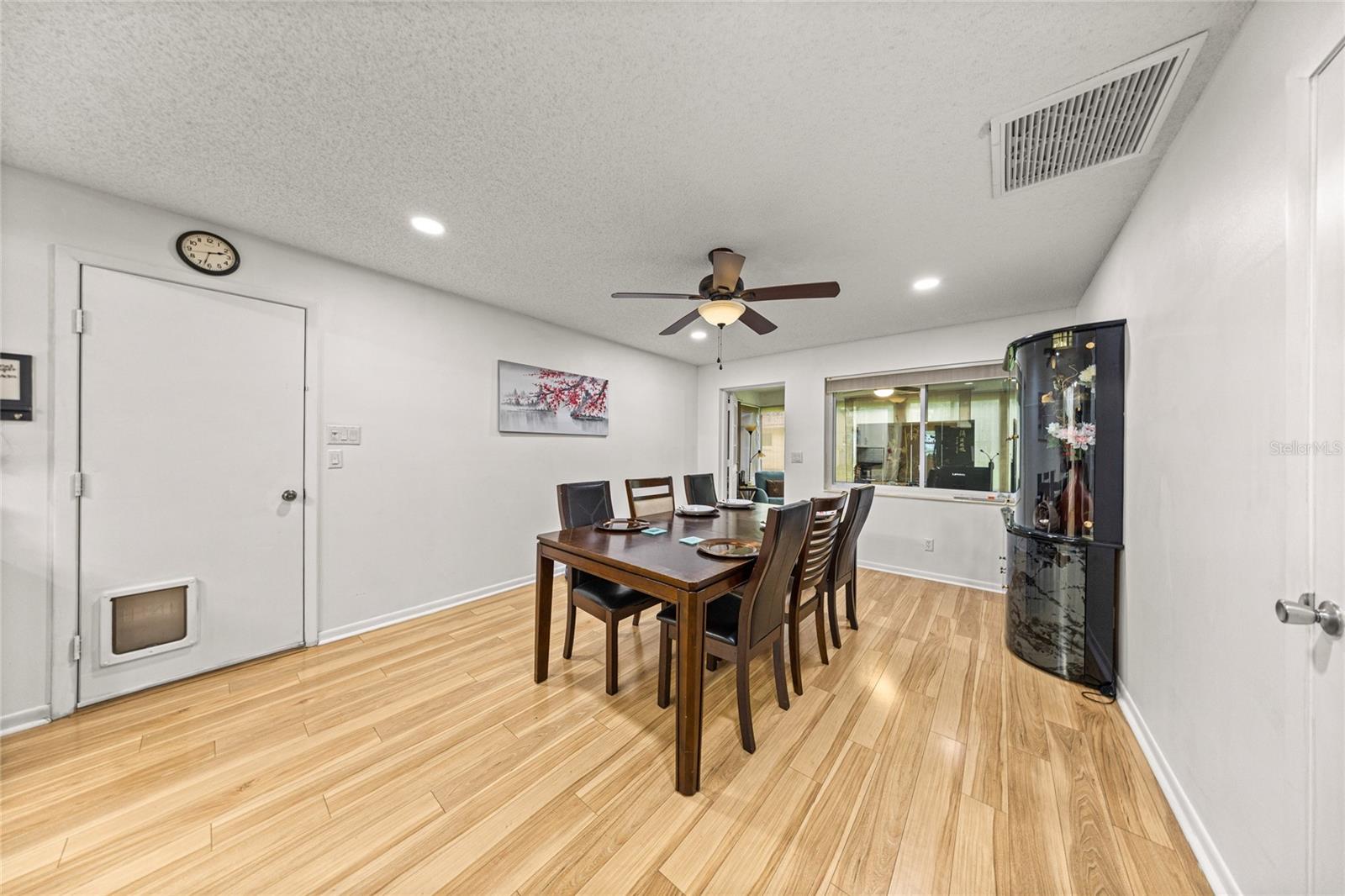 CIRCLE SQUARE WOODS - Residential