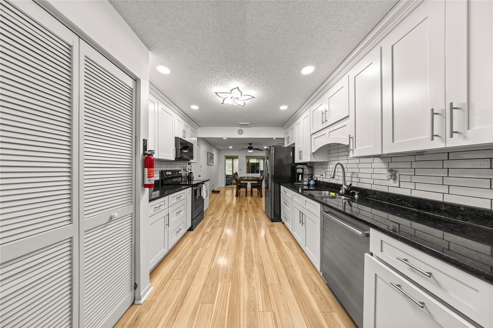 CIRCLE SQUARE WOODS - Residential