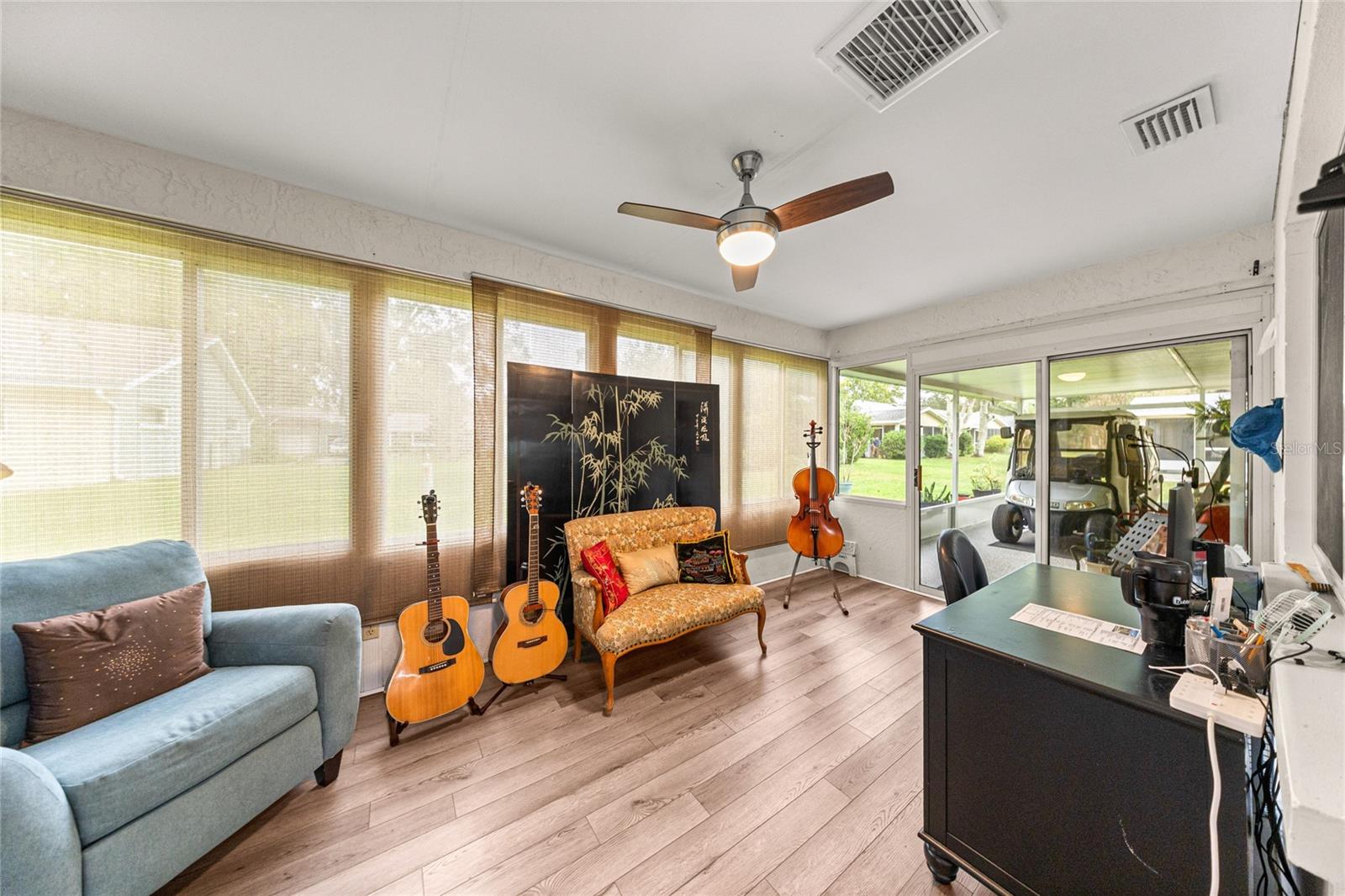 CIRCLE SQUARE WOODS - Residential