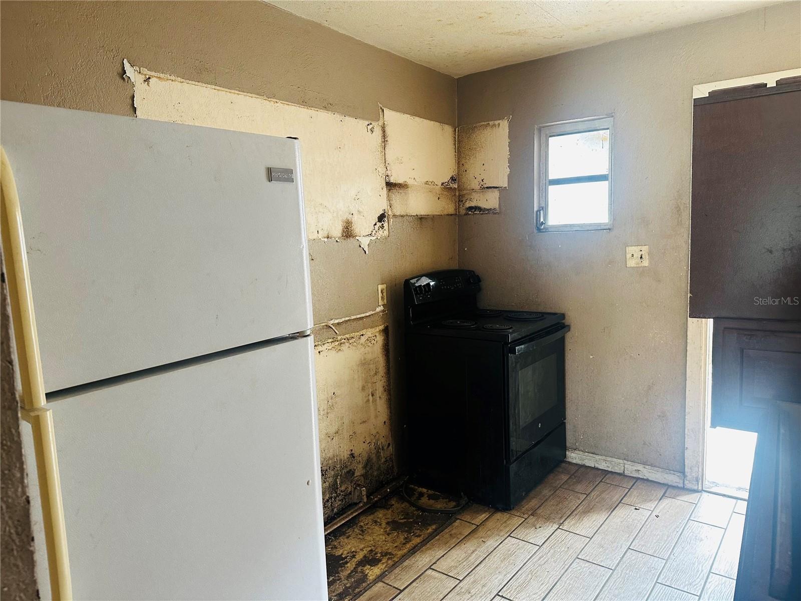 CAMPBELL & HENRY SUB - Residential Income