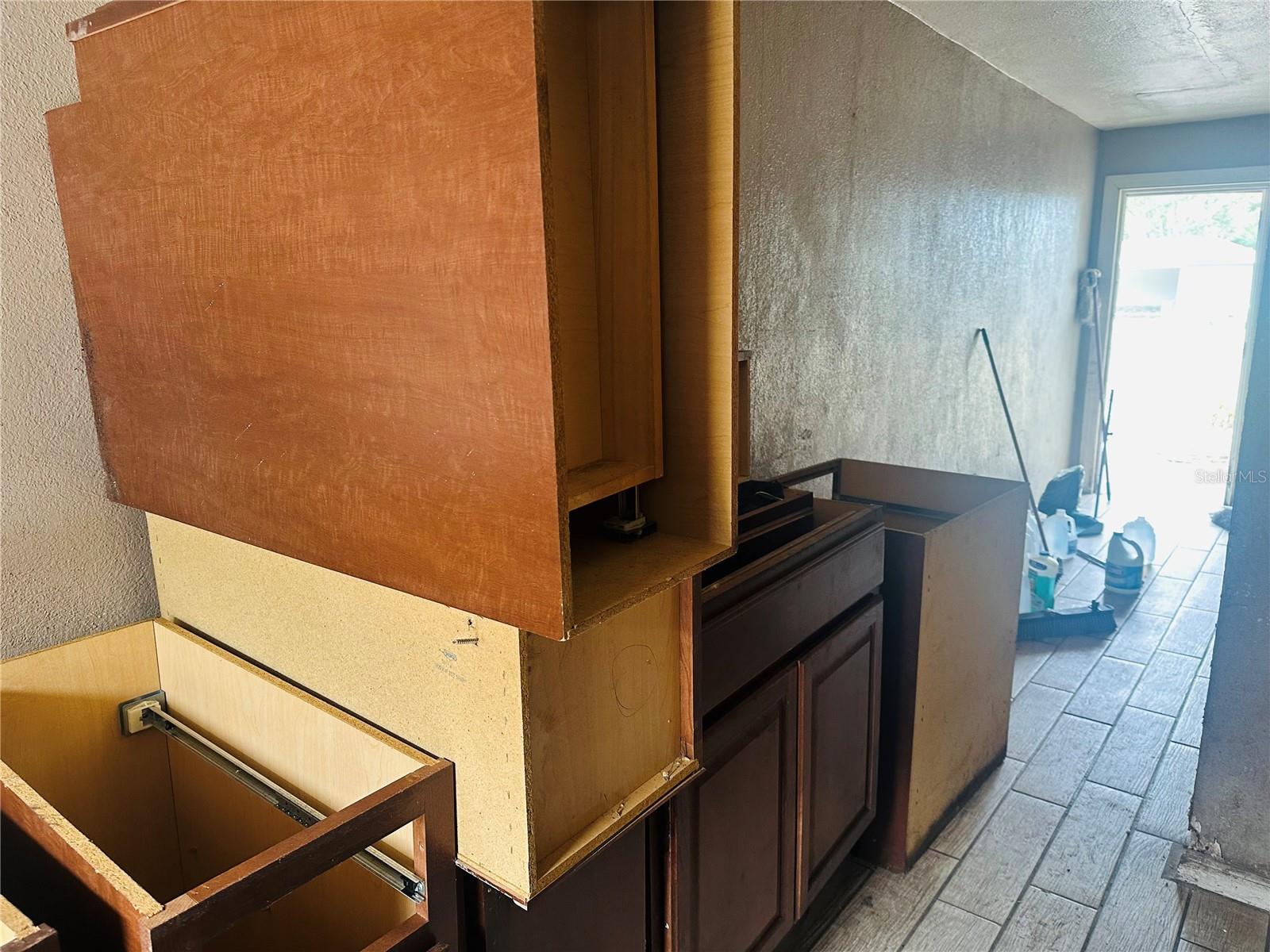 CAMPBELL & HENRY SUB - Residential Income