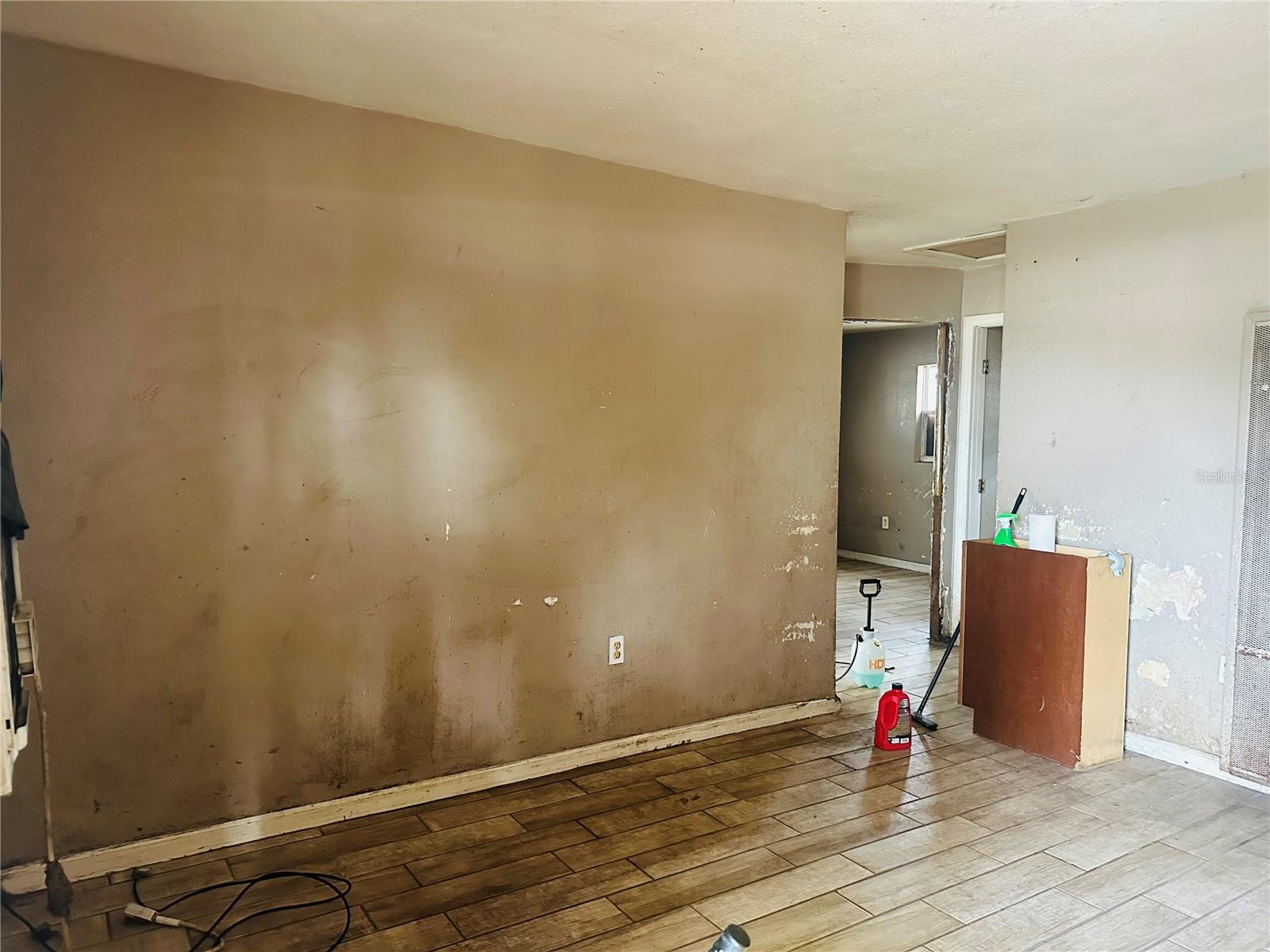 CAMPBELL & HENRY SUB - Residential Income