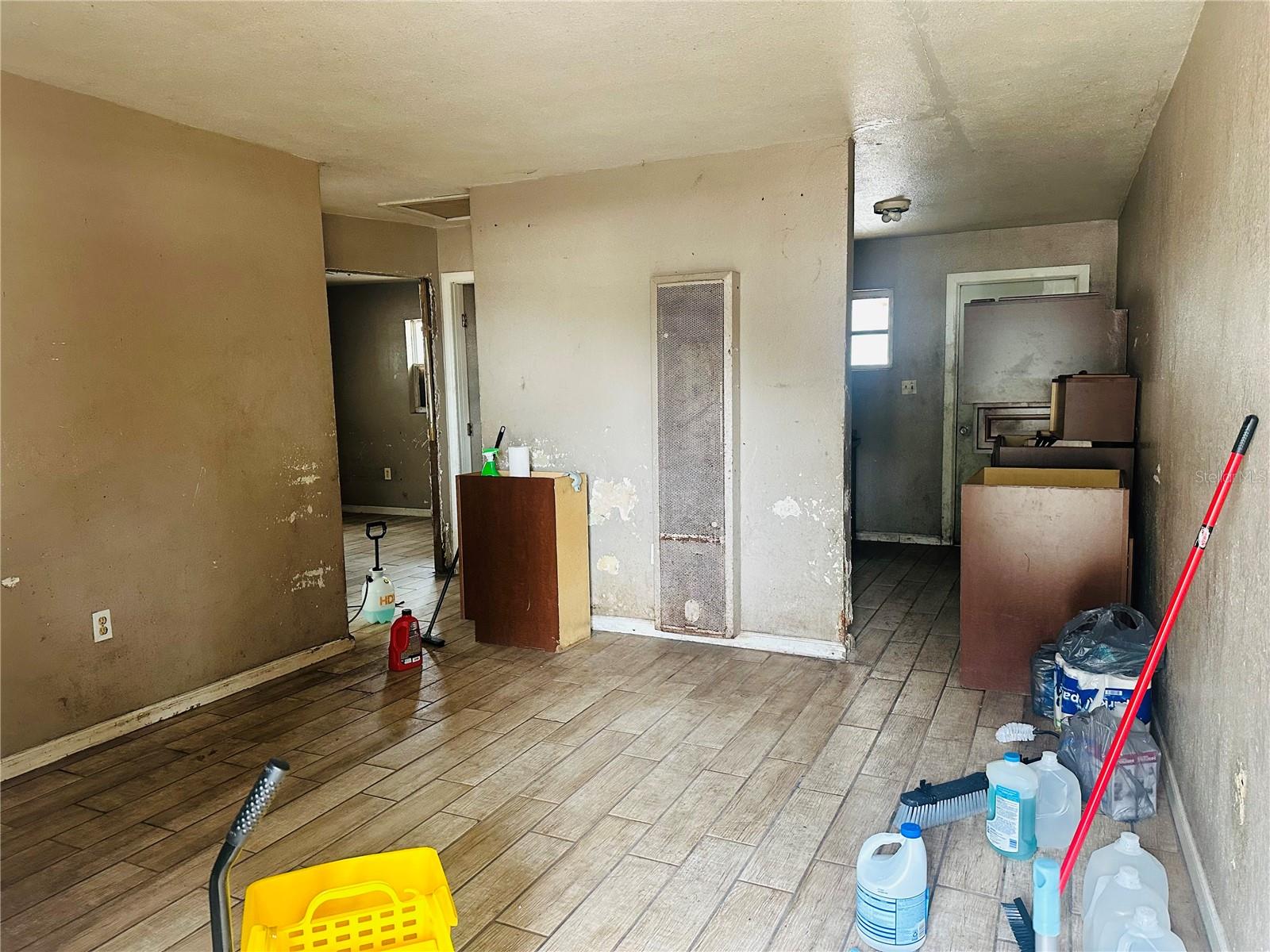 CAMPBELL & HENRY SUB - Residential Income