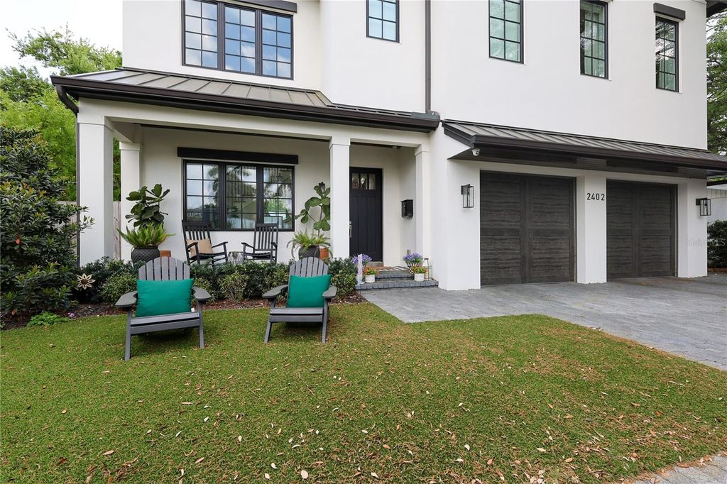 Photo of 2402 W Parkland Boulevard, Tampa, FL 33609 (MLS # TB8492227)