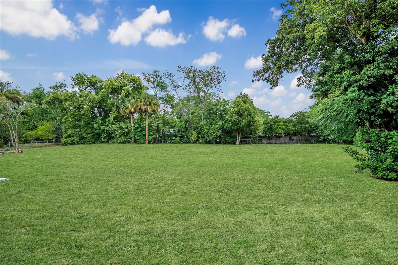 WOODFIELDS - Residential