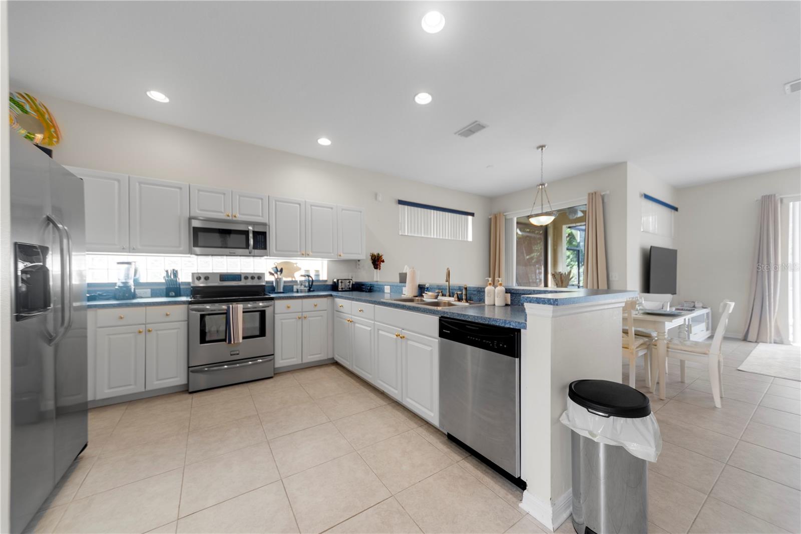 SUNSET LAKES PH 01 - Residential