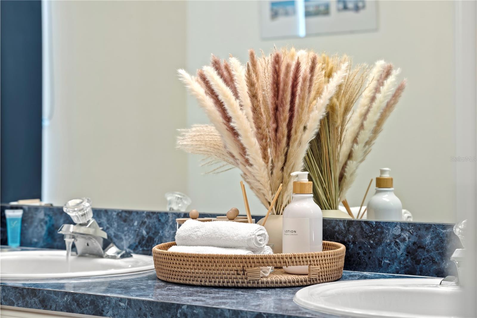 SUNSET LAKES PH 01 - Residential