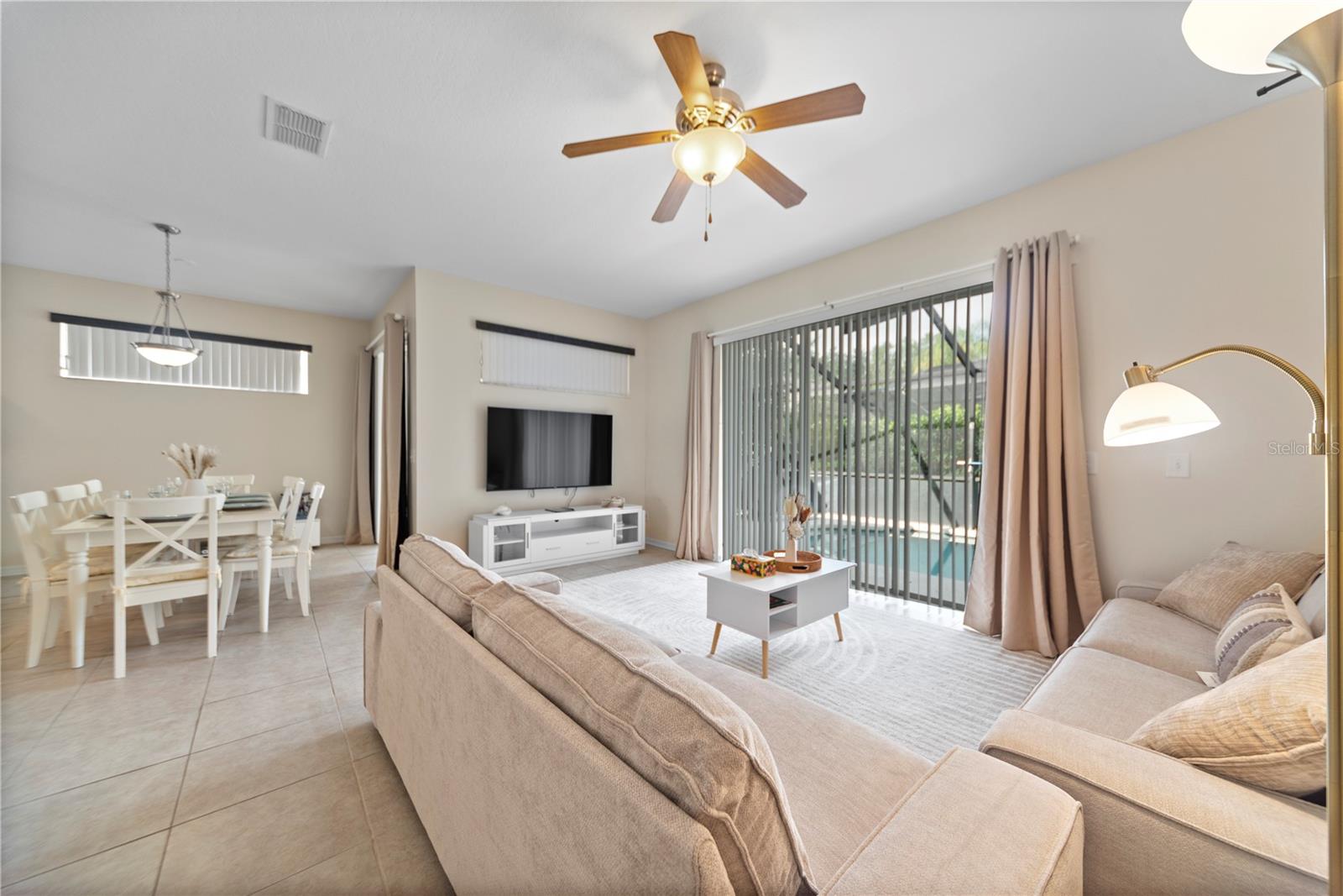 SUNSET LAKES PH 01 - Residential