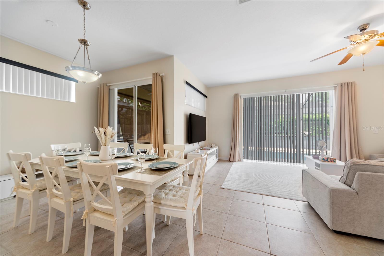 SUNSET LAKES PH 01 - Residential