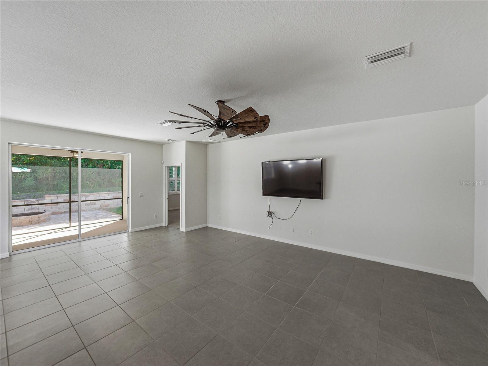 LAKE JOVITA GOLF & COUNTRY CLU - Residential