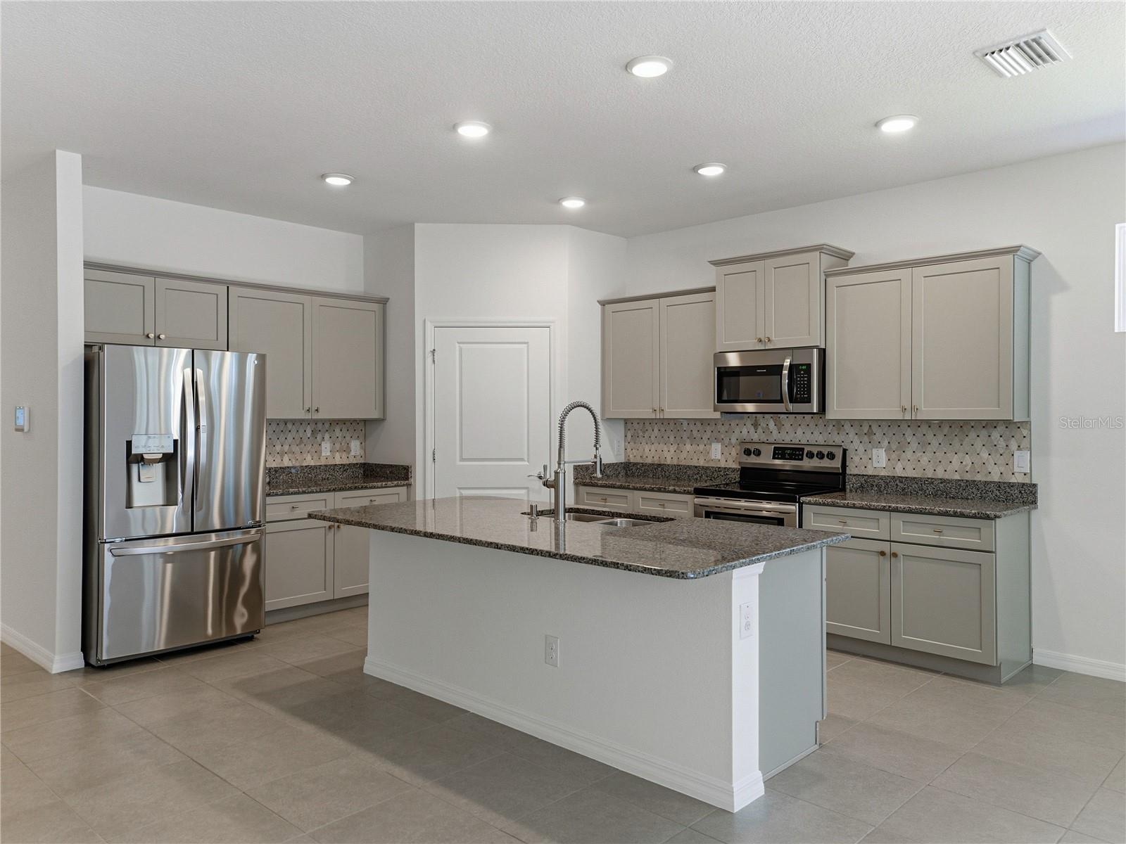 LAKE JOVITA GOLF & COUNTRY CLU - Residential