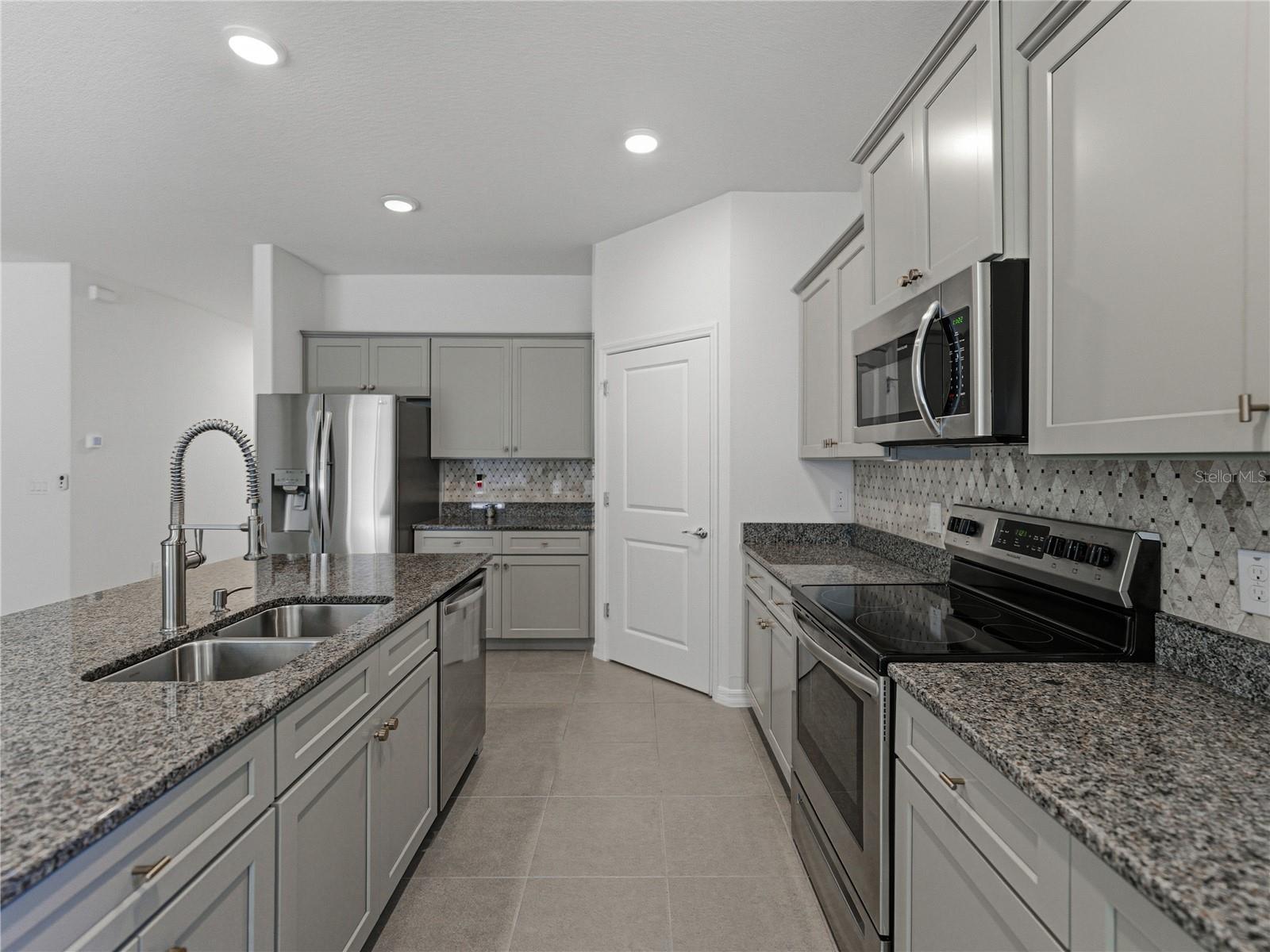 LAKE JOVITA GOLF & COUNTRY CLU - Residential