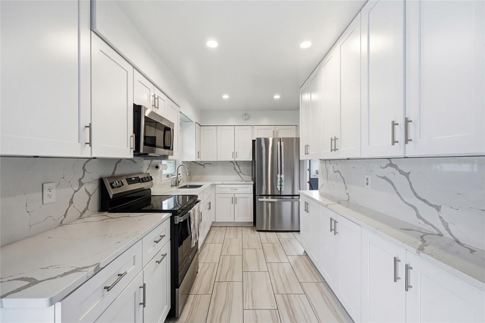 SKY LAKE OAK RIDGE SEC - Residential