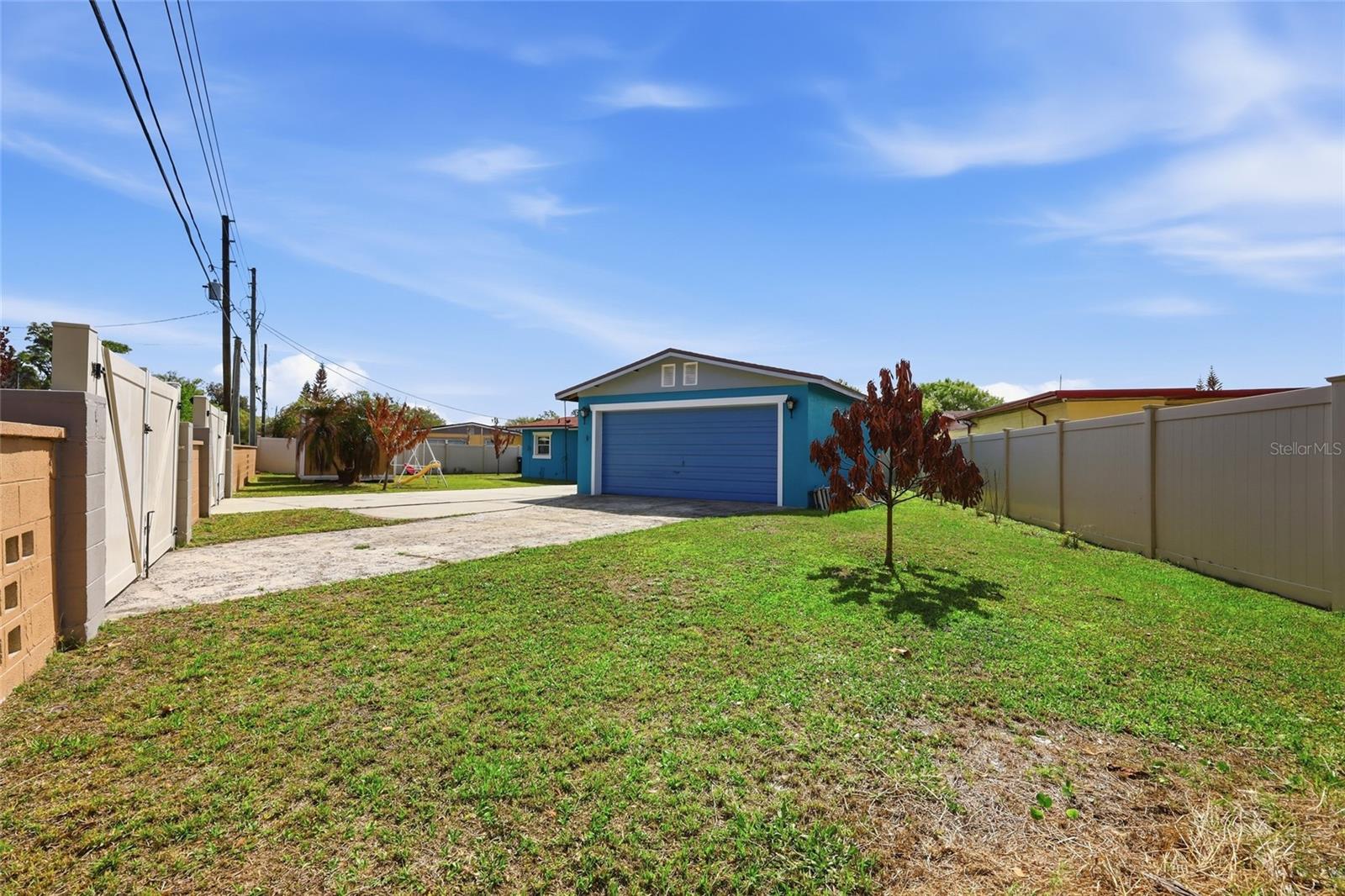 SKY LAKE OAK RIDGE SEC - Residential