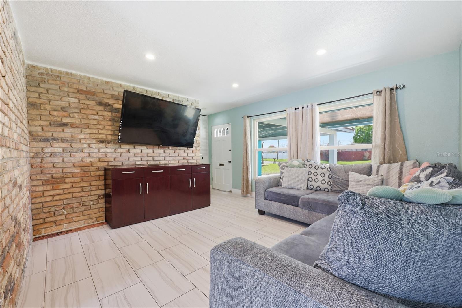 SKY LAKE OAK RIDGE SEC - Residential