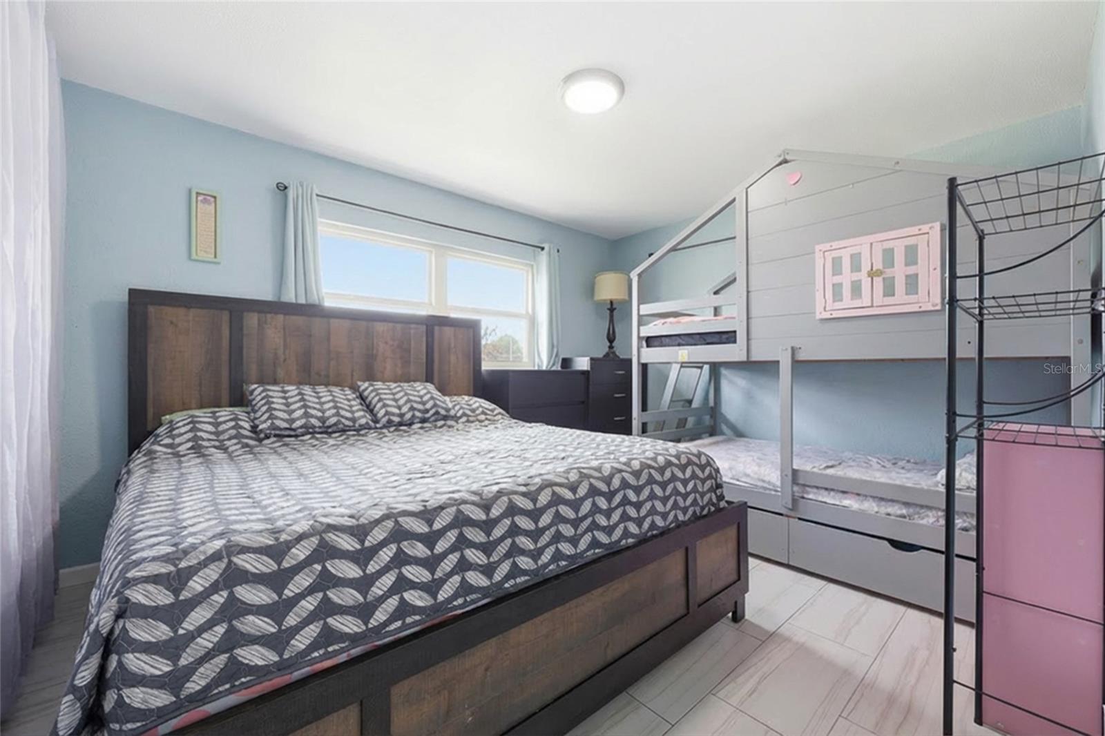 SKY LAKE OAK RIDGE SEC - Residential