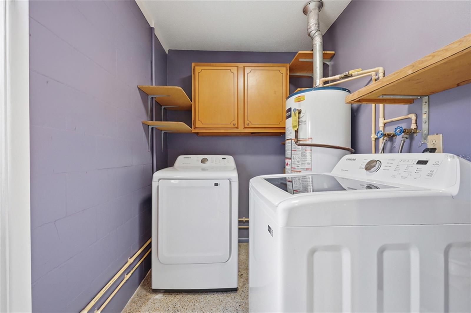 SKY LAKE OAK RIDGE SEC - Residential