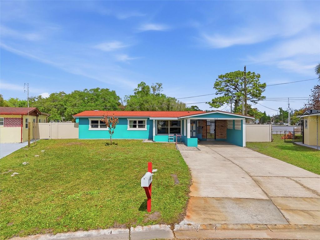 Photo of 6212 Willow Oak Lane, Orlando, FL 32809 (MLS # O6391205)