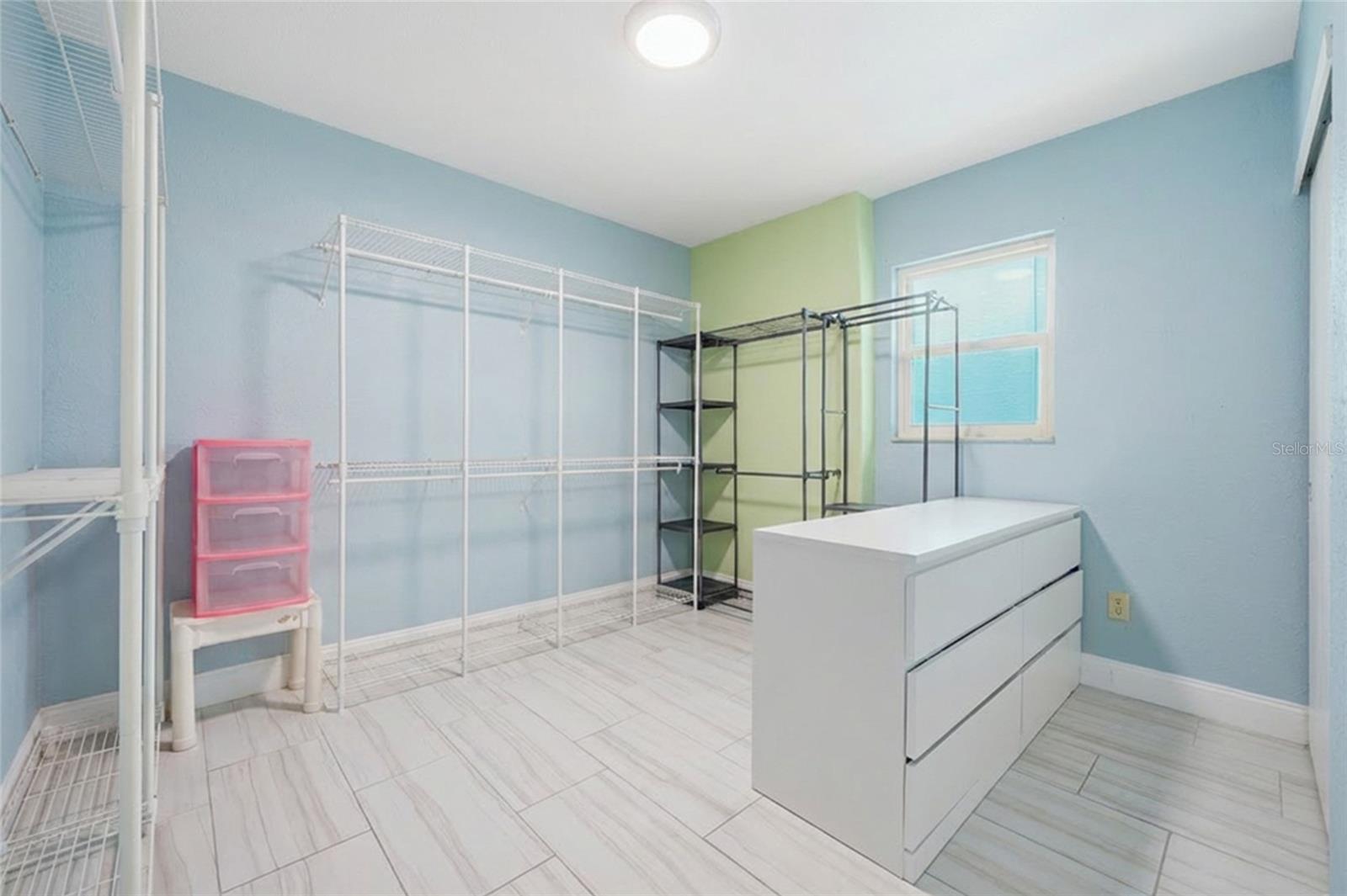 SKY LAKE OAK RIDGE SEC - Residential