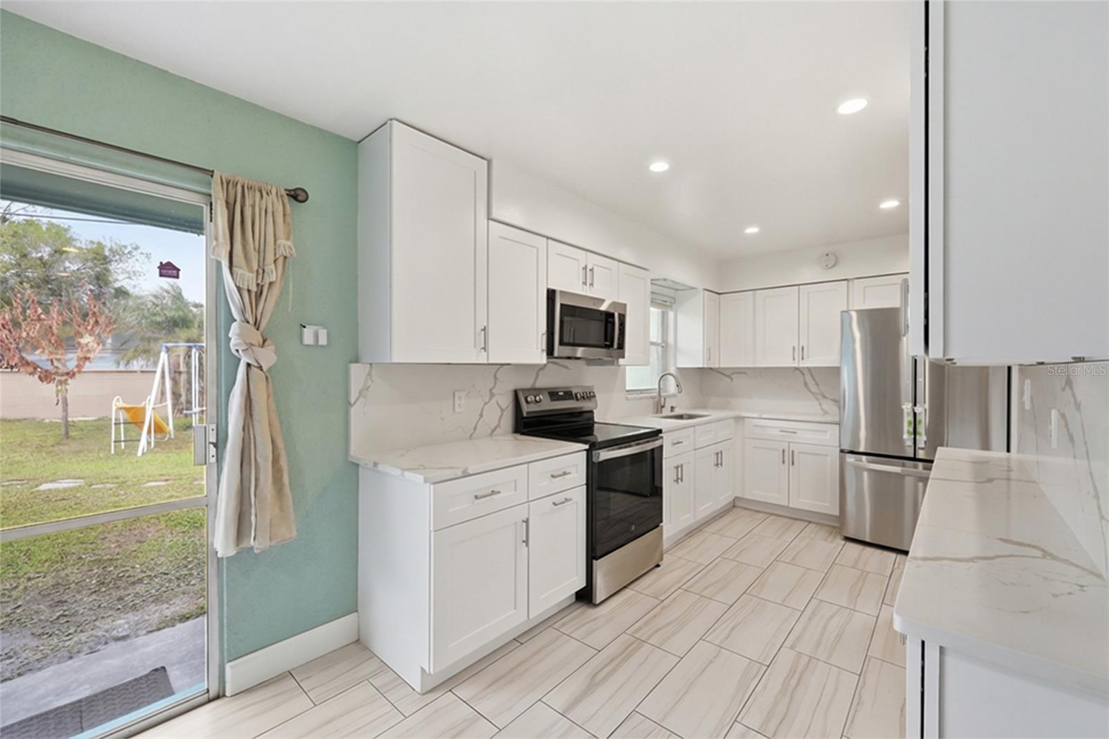 SKY LAKE OAK RIDGE SEC - Residential