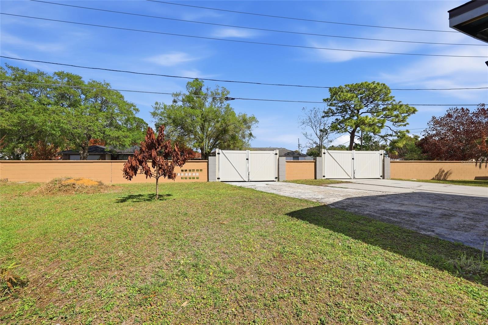 SKY LAKE OAK RIDGE SEC - Residential