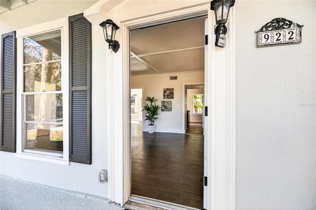 Photo of 922 Washington Avenue, Eustis, FL 32726 (MLS # O6377711)