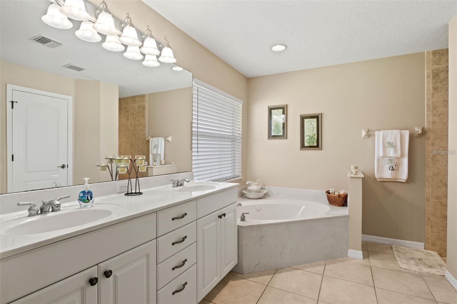 SOUTH VENICE - Residential Lease