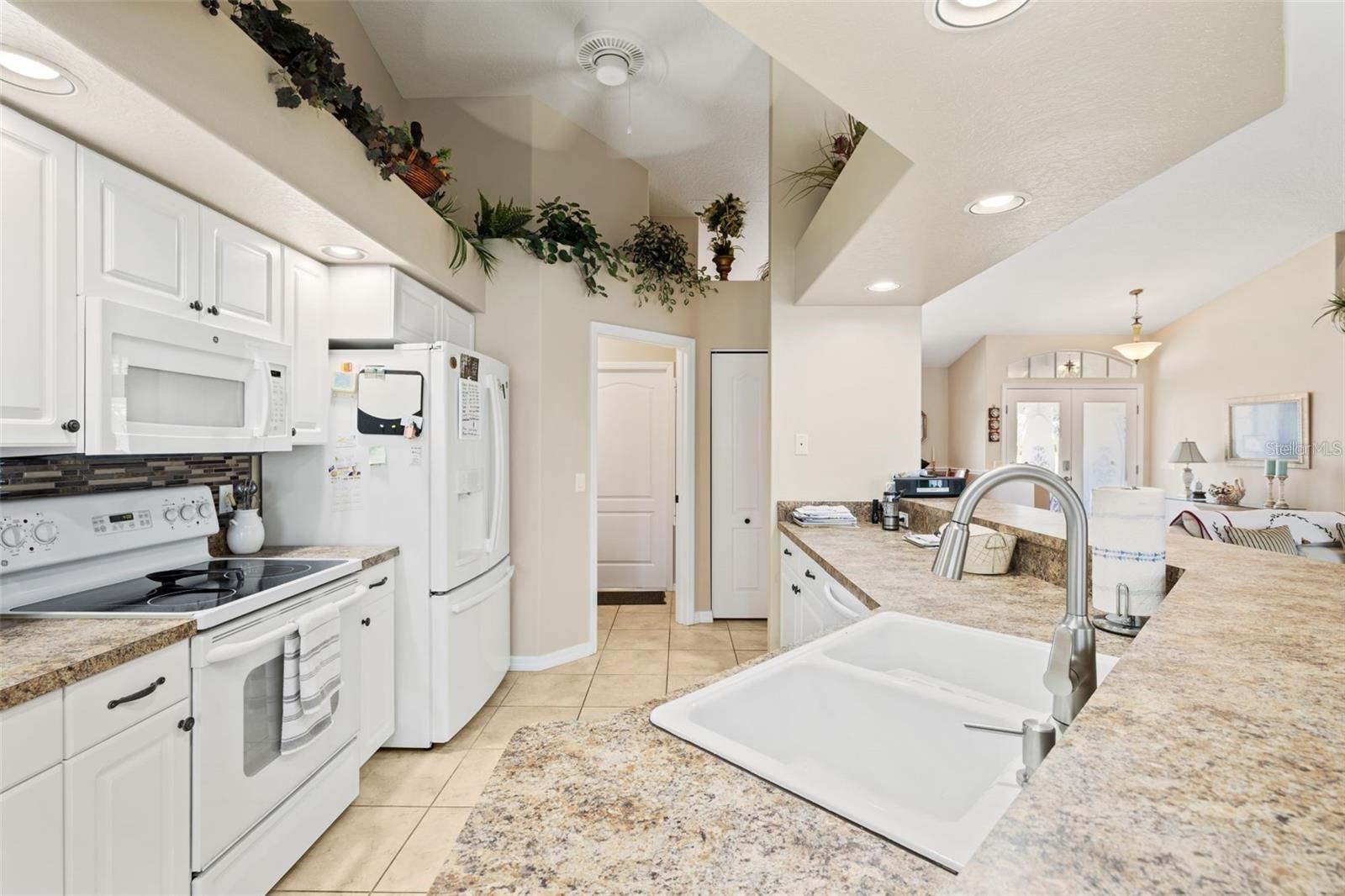 SOUTH VENICE - Residential Lease