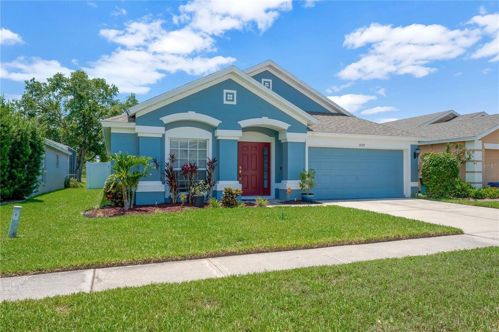 Photo of 1009 Summer Breeze Drive, Brandon, FL 33511 (MLS # W7875657)