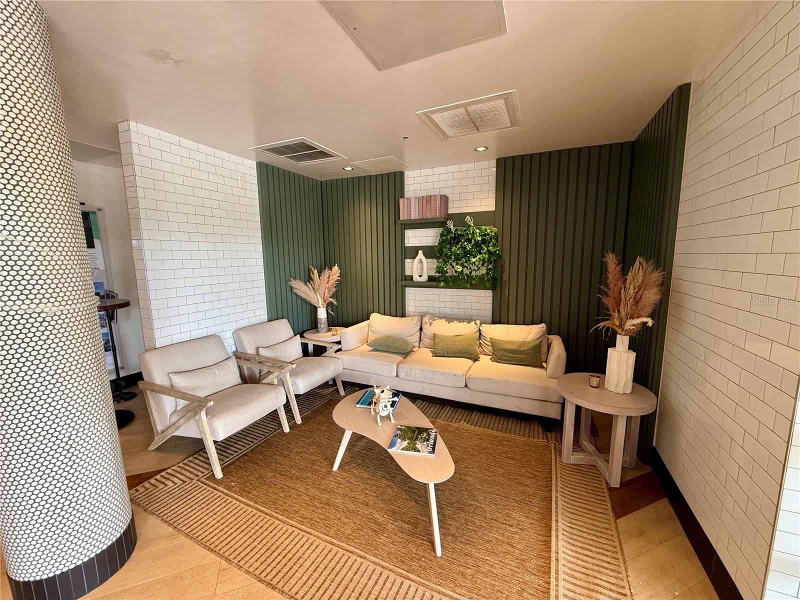 MONA LISA CELEB - Residential
