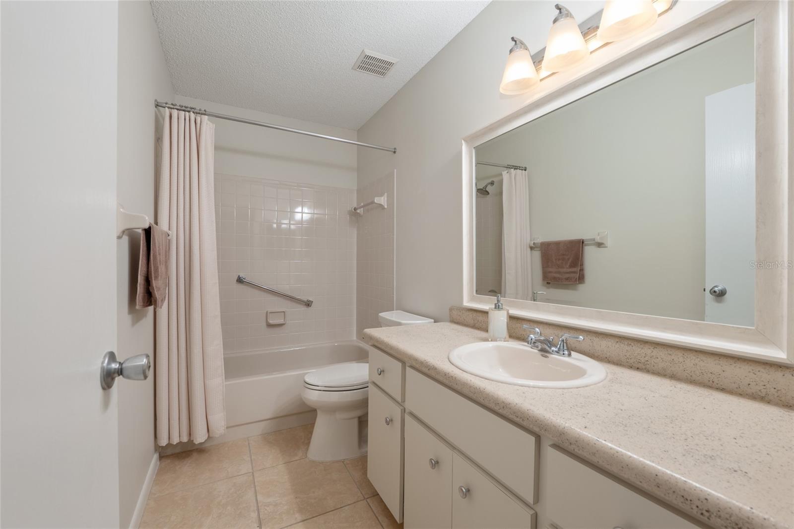 ON TOP OF THE WORLD - Residential