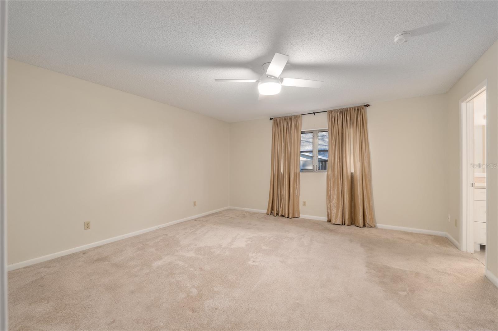 ON TOP OF THE WORLD - Residential