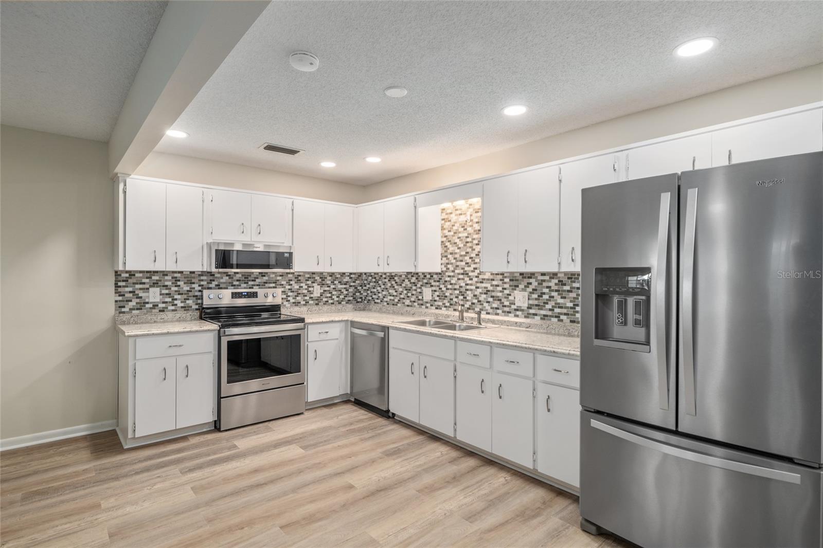 ON TOP OF THE WORLD - Residential