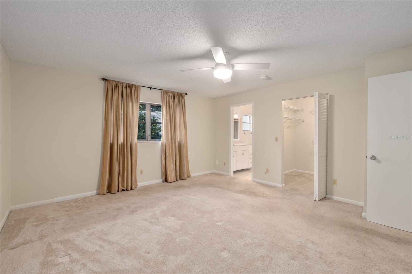 ON TOP OF THE WORLD - Residential