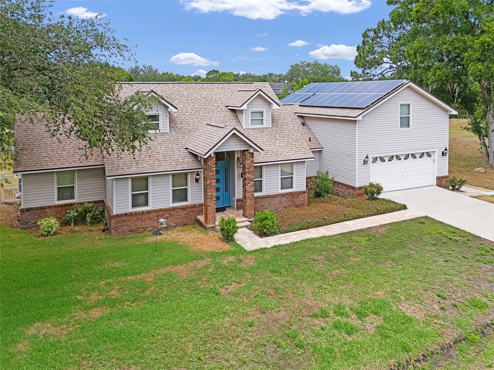1901 LAKESHORE CIRCLE
