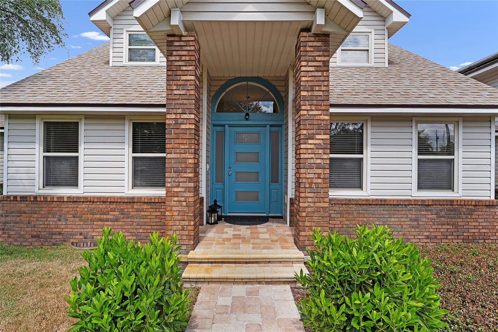 1901 LAKESHORE CIRCLE